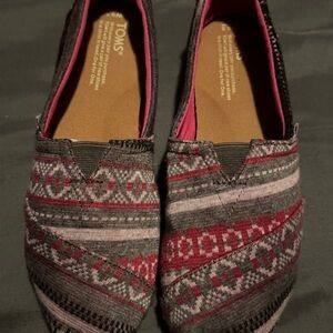 TOMS Women's Red and Gray Patterned Loafers